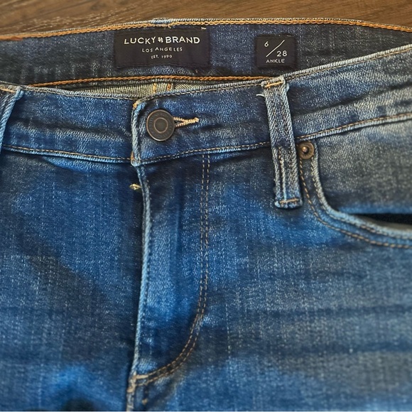 Excellent Used Condition-Lucky Brand Easy Rider jeans 6/28 Ankle - Picture 5 of 5